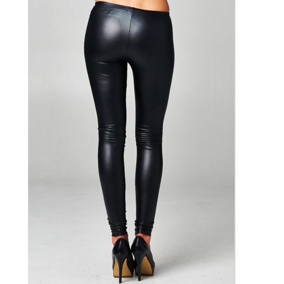 ✨1 MED LEFT✨ BLACK FAUX LEATHER LEGGINGS - Picture 6 of 6