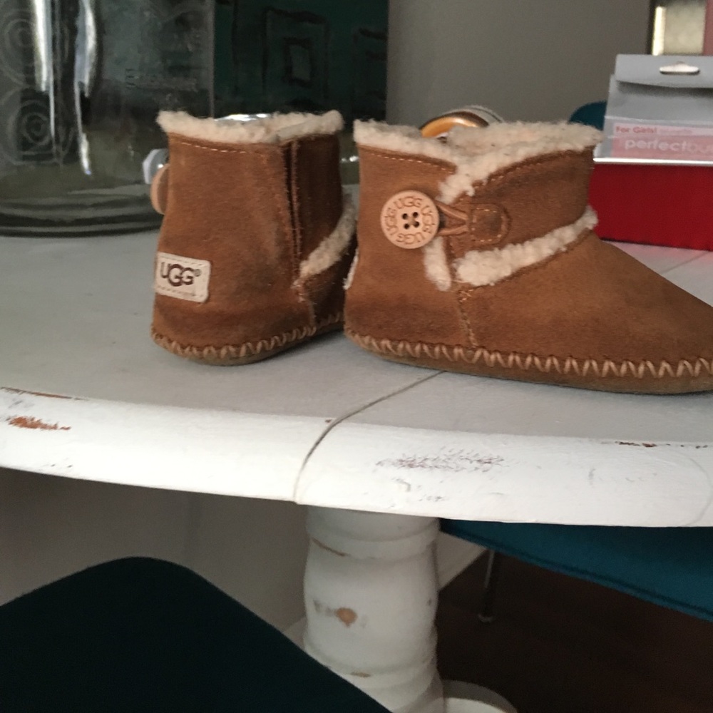 UGG toddler boots chestnut size 4/5 or EU 20.5