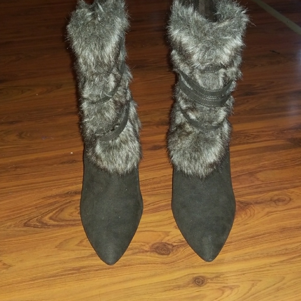 Boots - Picture 3 of 4