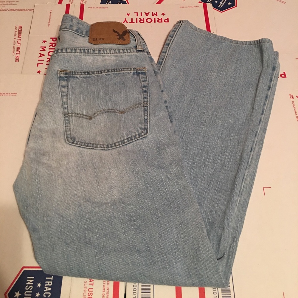 American Eagle Outfitters Bf Light Wash Jeans