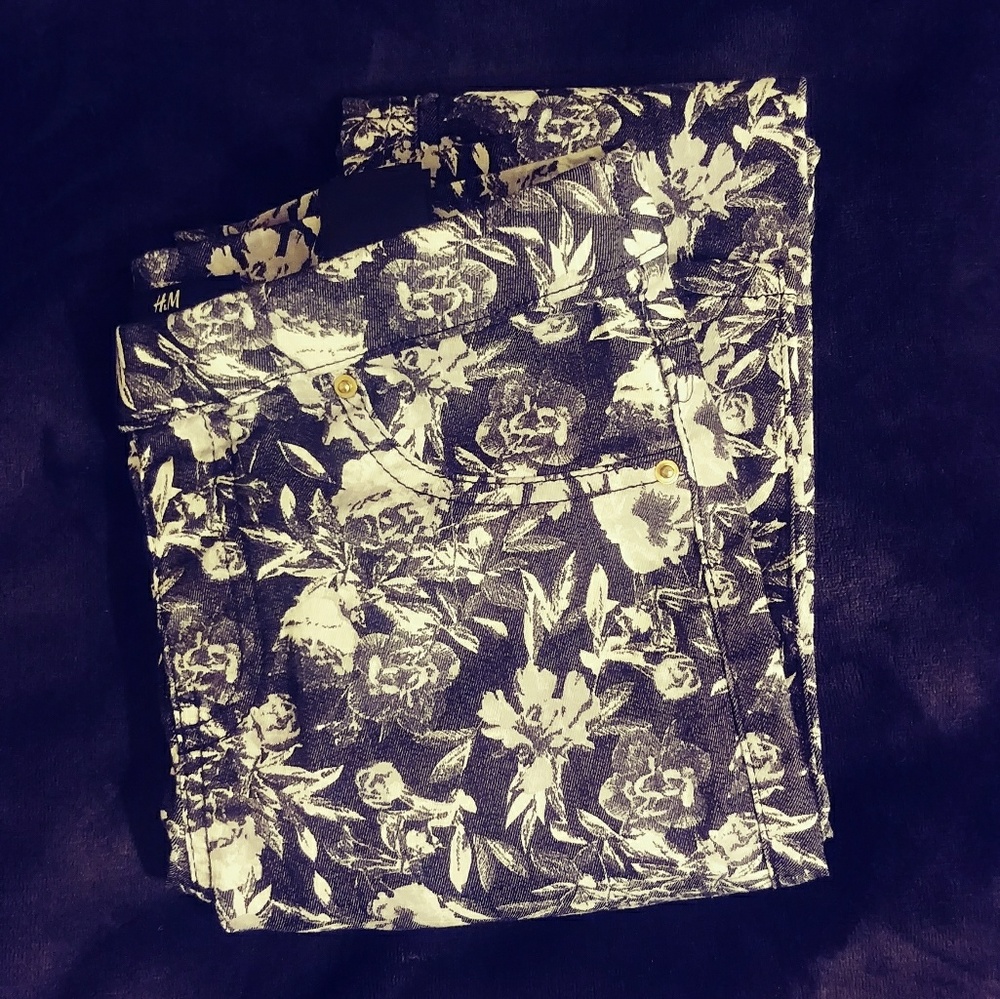 H&M black and white floral jeggings