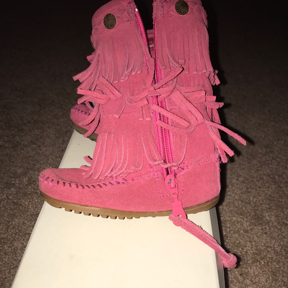 Minnetonka moccasin boots