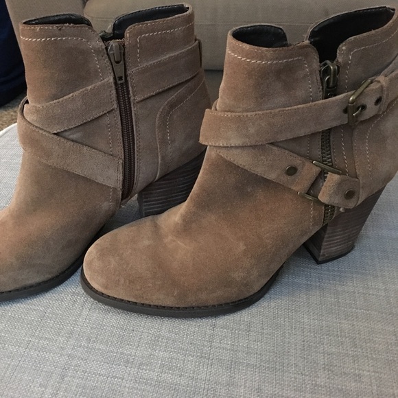 Guess Shoes - Guess booties Zippered. Leather. Excellent