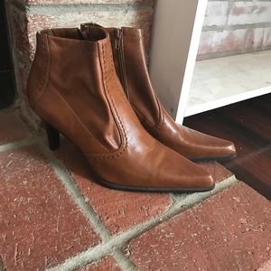 ⬇️ $20 Franco Sarto pointy toe faux leather bootie