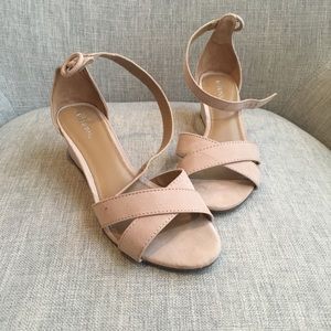 Pink wedges