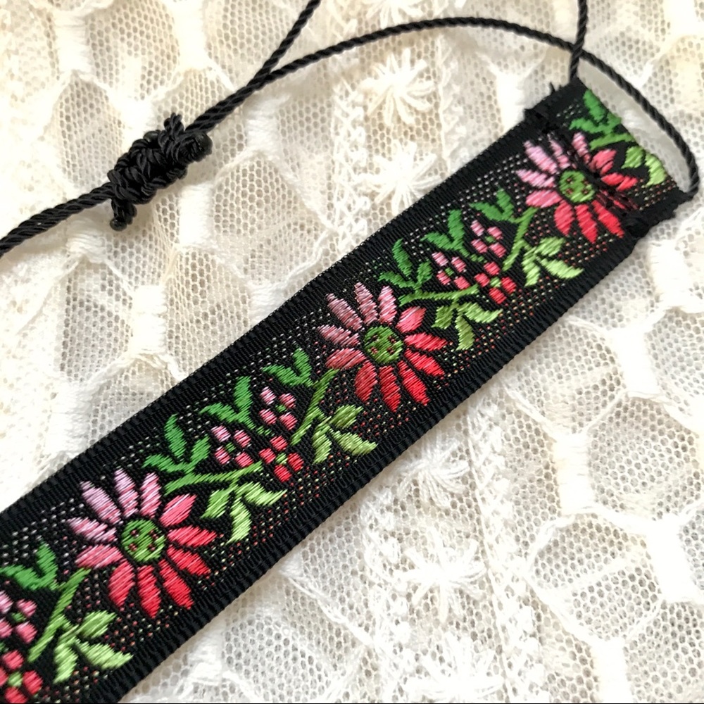 ๑Pink 'n' Red Floral Jacquard Trim Bracelet๑ - Picture 5 of 5
