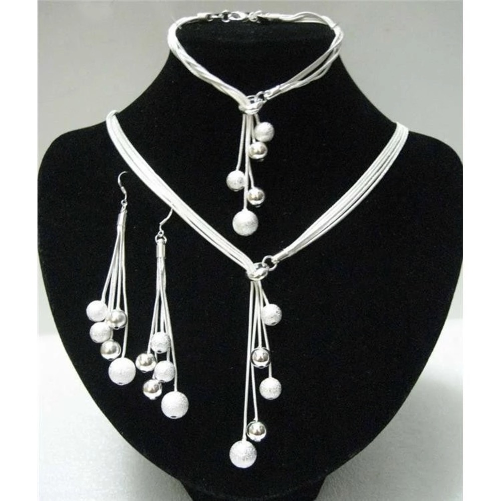 Fine jewelry Set Silver , Elegant and Beautiful