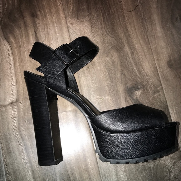 Steve Madden Shoes - Steve Madden Platform Heels