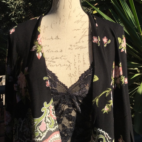 New!! Floral Kimono - Picture 4 of 7
