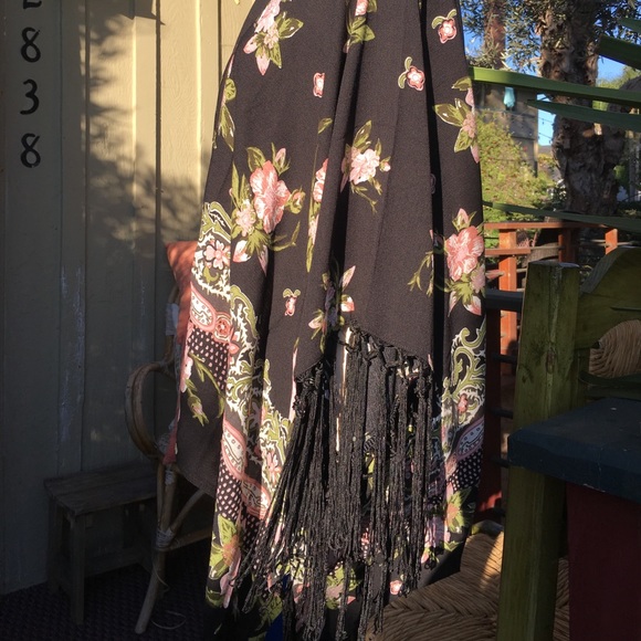 New!! Floral Kimono - Picture 3 of 7