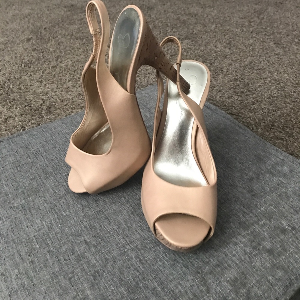 Jesica Simpson size 9 Nude peep toe heels
