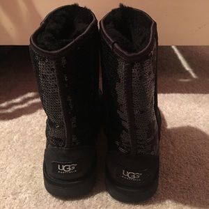 Size 6 UGG black sparkle boots.