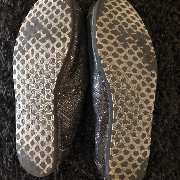 Shoes - Picture 2 of 3