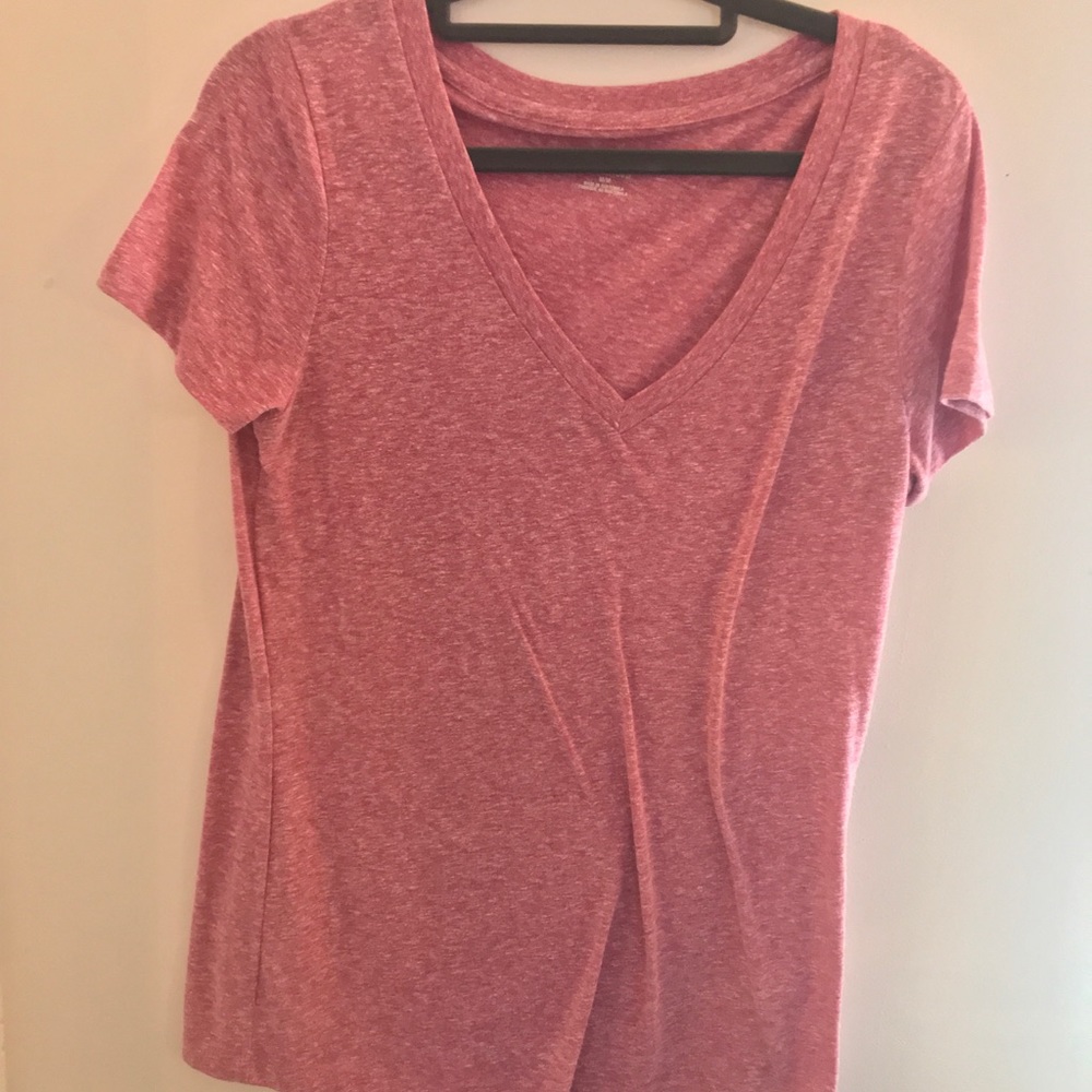 V-neck pinky colored t-shirt