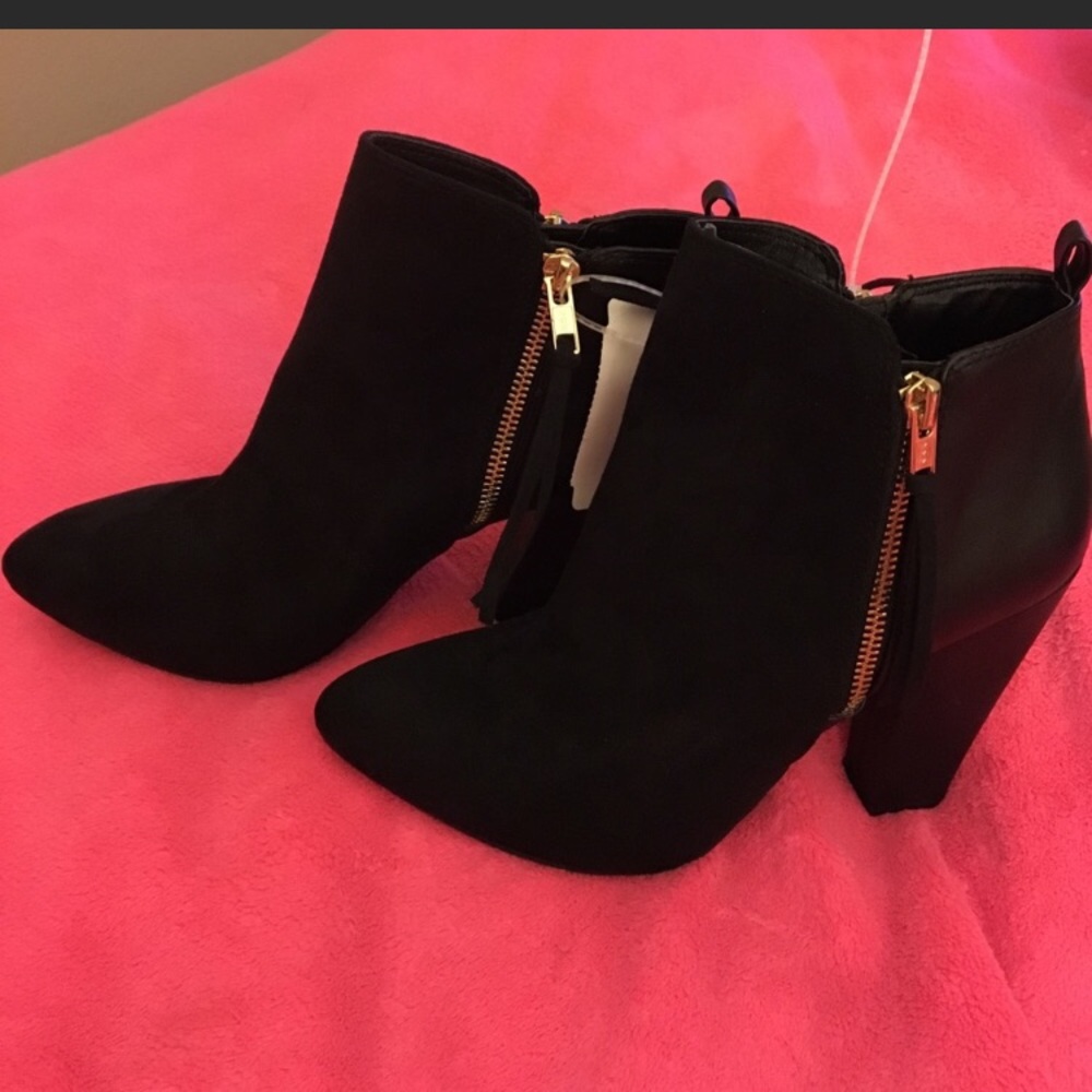 Black boots size 7