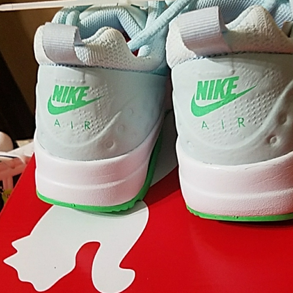 Nike - Picture 3 of 4