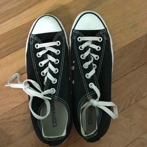 black low top converse