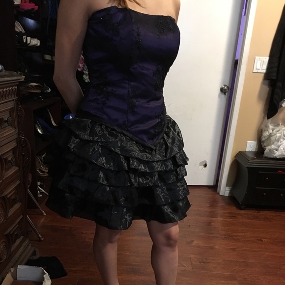 Was my daughter dress, Now it’s to small - Picture 3 of 3