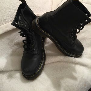 Dr.martens black leather boots