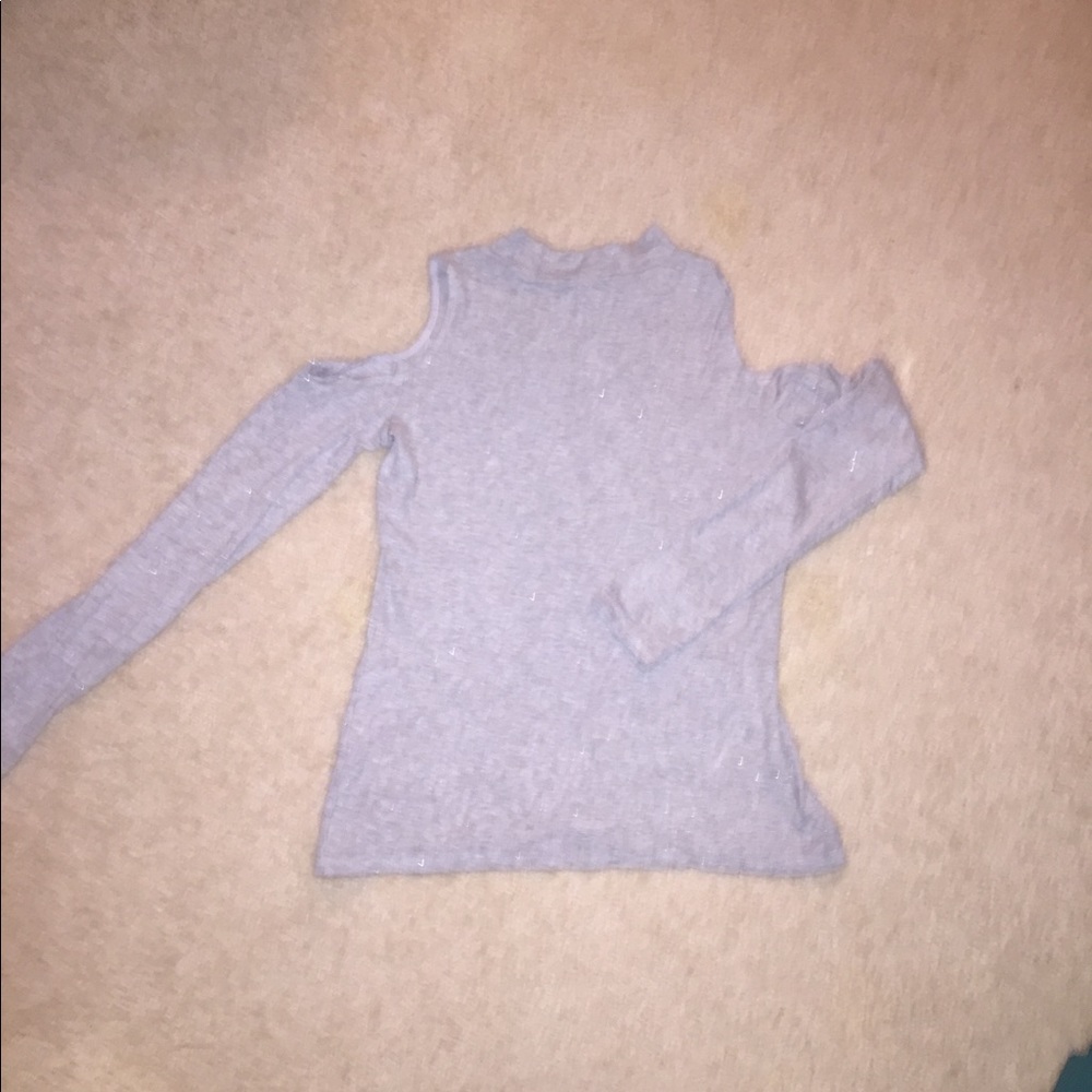 Cold shoulder fitted grey long sleeved top
