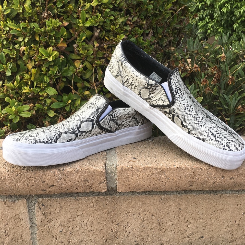 Black & white snakeskin van slip ons