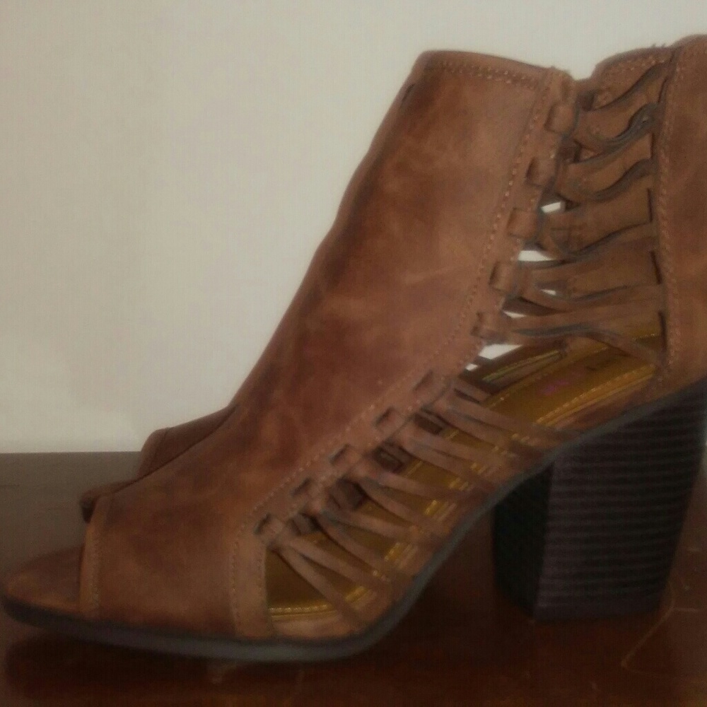 JUSTFAB brown heels