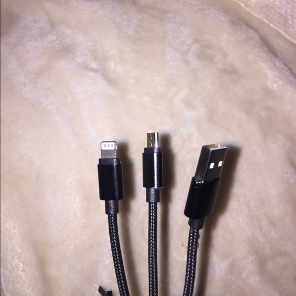 Phone charger tassel keychain - Picture 2 of 2