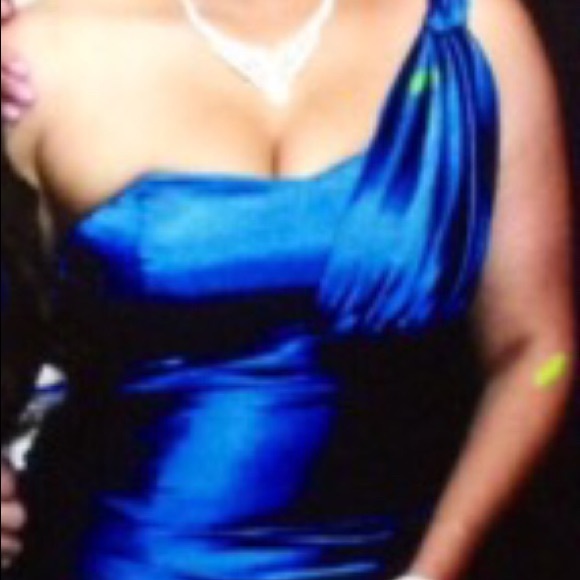 Beautiful Dress - Picture 3 of 4