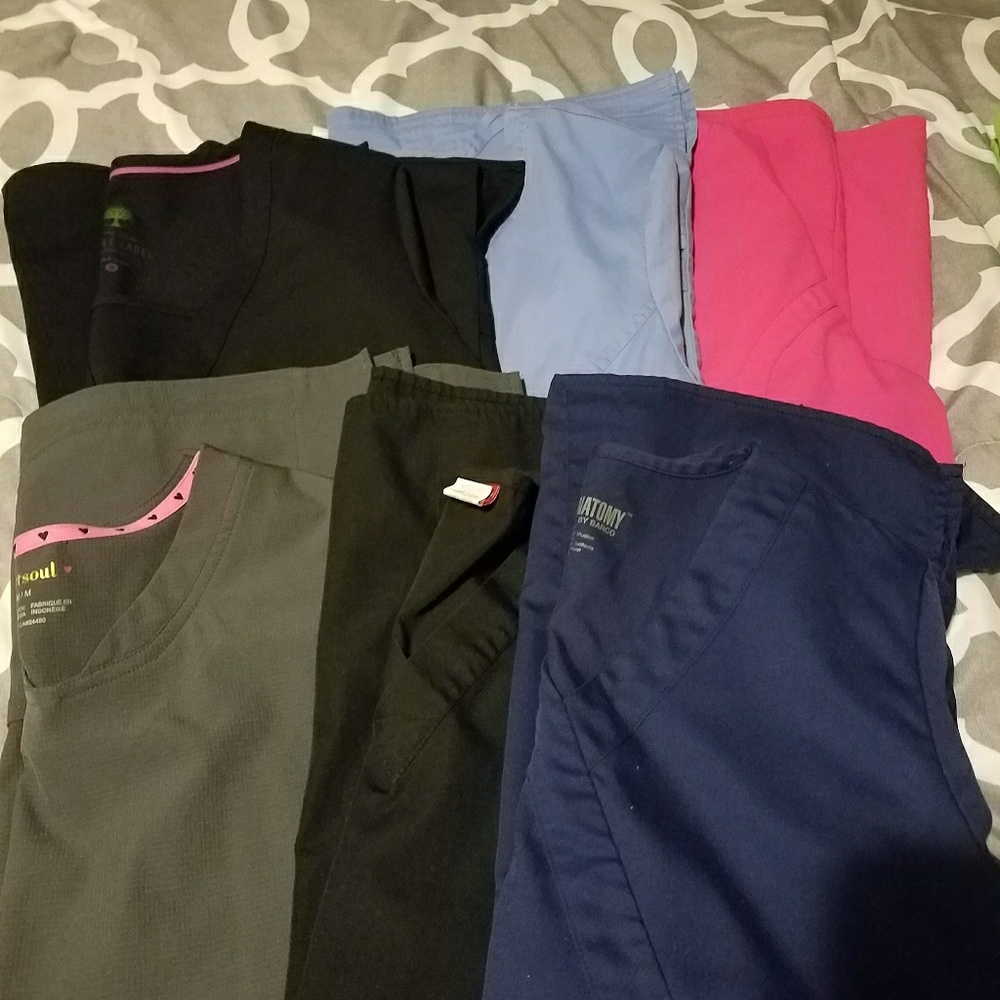 6 scrub tops and 1 bottom. All size medium.