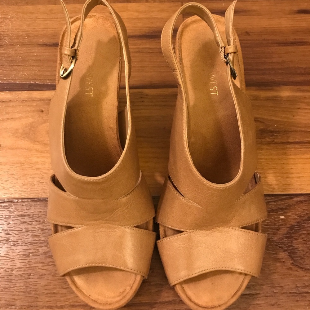 Nine West Nude/Tan Heels