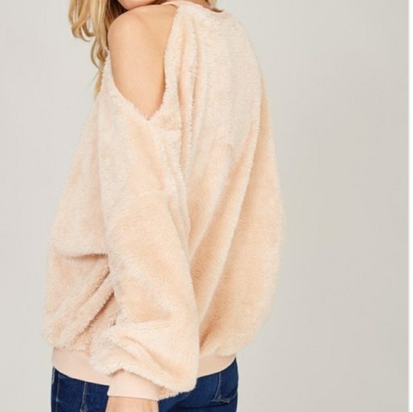 ♨TOP RATED ♨Shaggy Faux Fur Sweatshirt - Picture 2 of 3