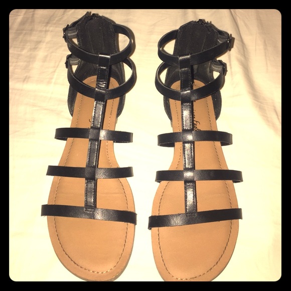 American Eagle sandals - Picture 2 of 3