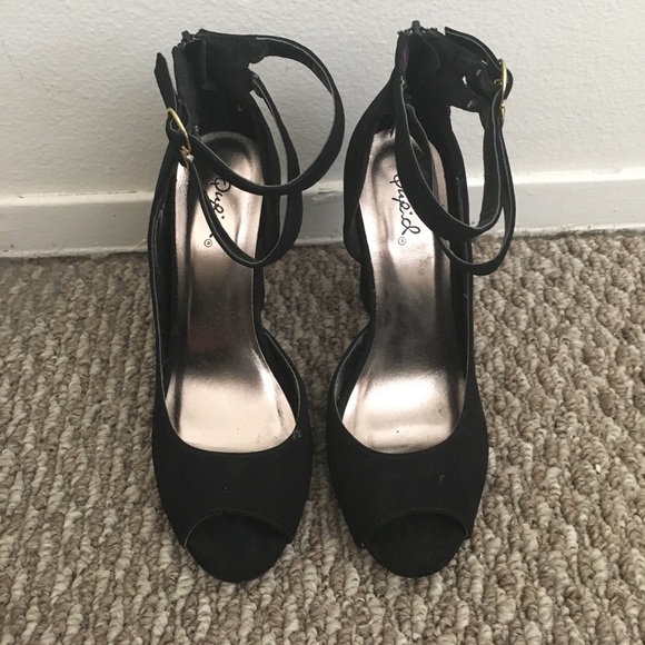 Black open toed heels - Picture 3 of 7