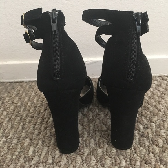 Black open toed heels - Picture 4 of 7