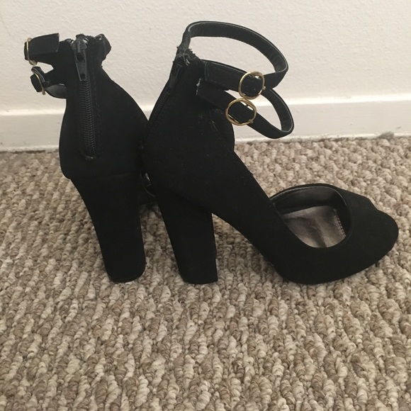 Black open toed heels - Picture 5 of 7