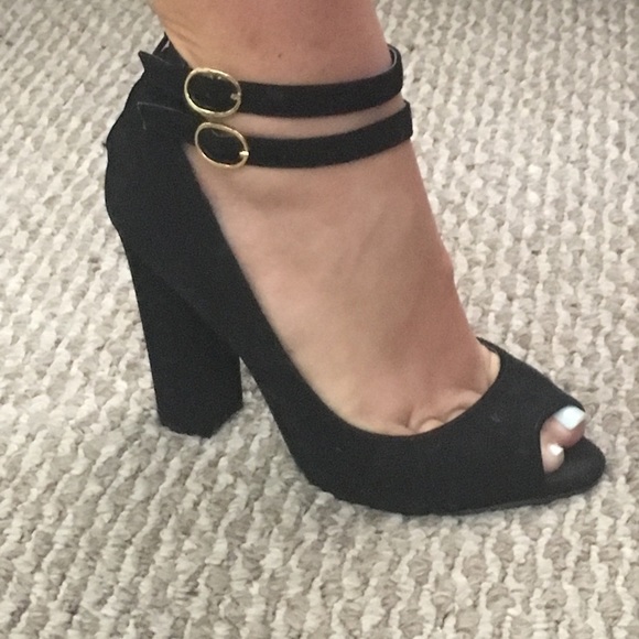Black open toed heels - Picture 6 of 7