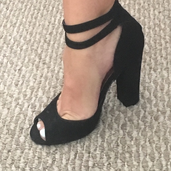 Black open toed heels - Picture 7 of 7