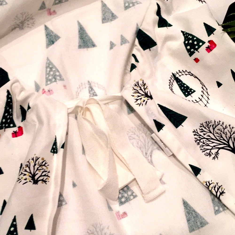 LAST DAY TO PURCHASE Kate ♠️ Holiday Village Apron - Picture 7 of 7