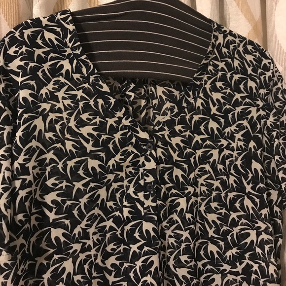 Banana Republic Navy and White Chiffon Bird Top - Picture 2 of 3