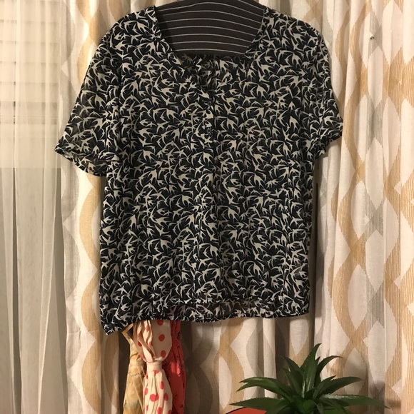 Banana Republic Navy and White Chiffon Bird Top - Picture 3 of 3