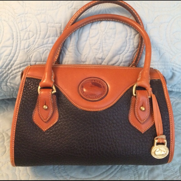 Dooney & Bourke Handbags - Dooney and Bourke all weather leather bag