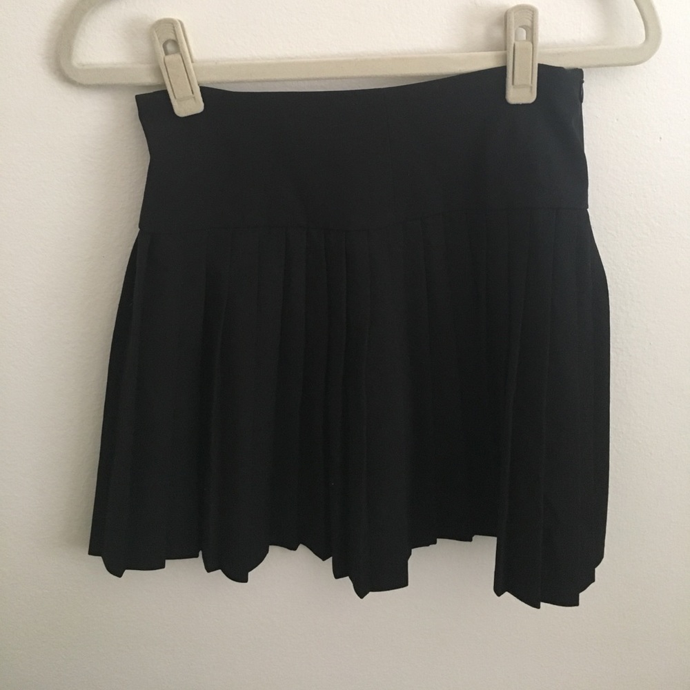 Black pleated skirt