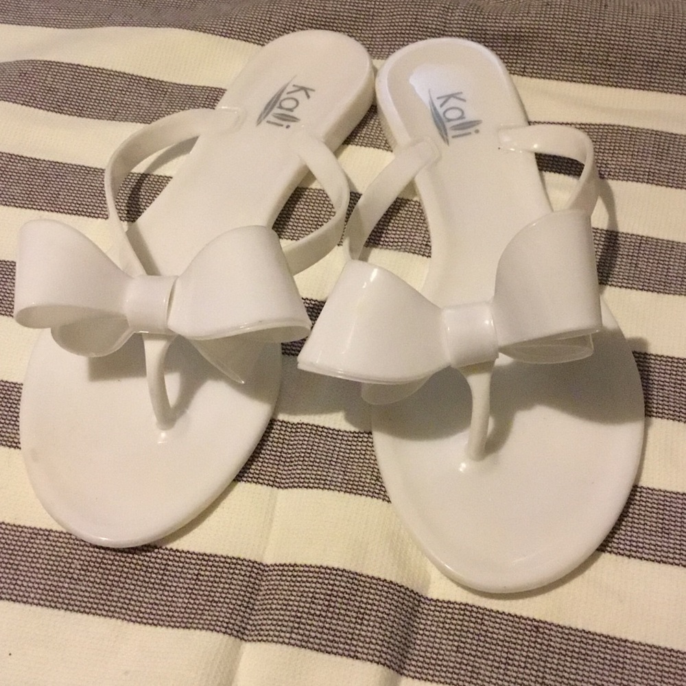 Brand New White Jelly Bow Sandals by Kali Size 6