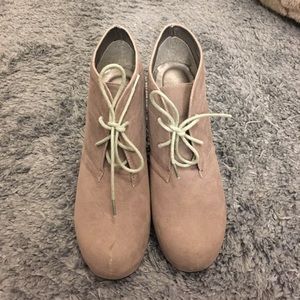 Bamboo Size 9 Tan wedge booties