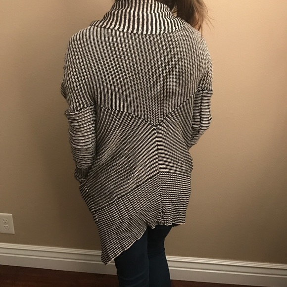 Cardigan - Picture 2 of 7