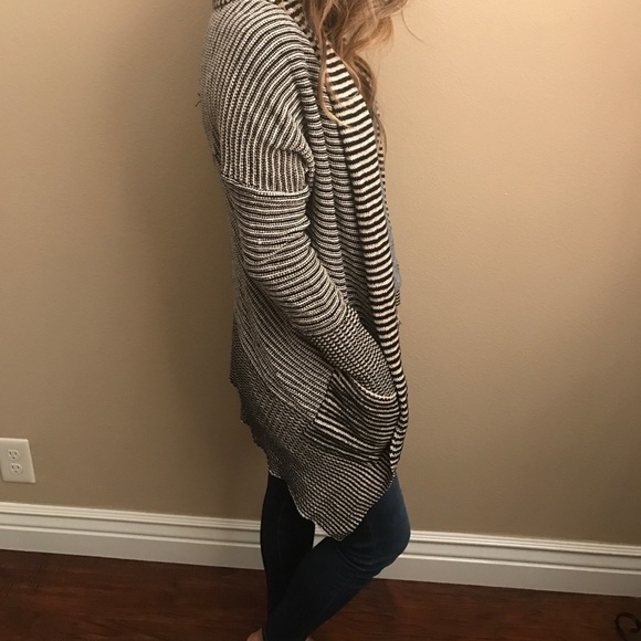 Cardigan - Picture 4 of 7