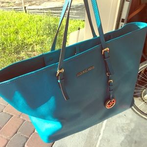 Micheal kors tote AUTHENTIC!