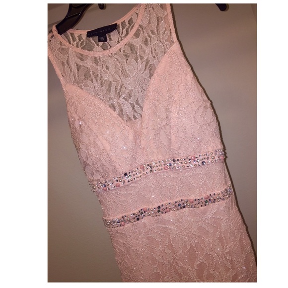 Dress - Picture 3 of 4