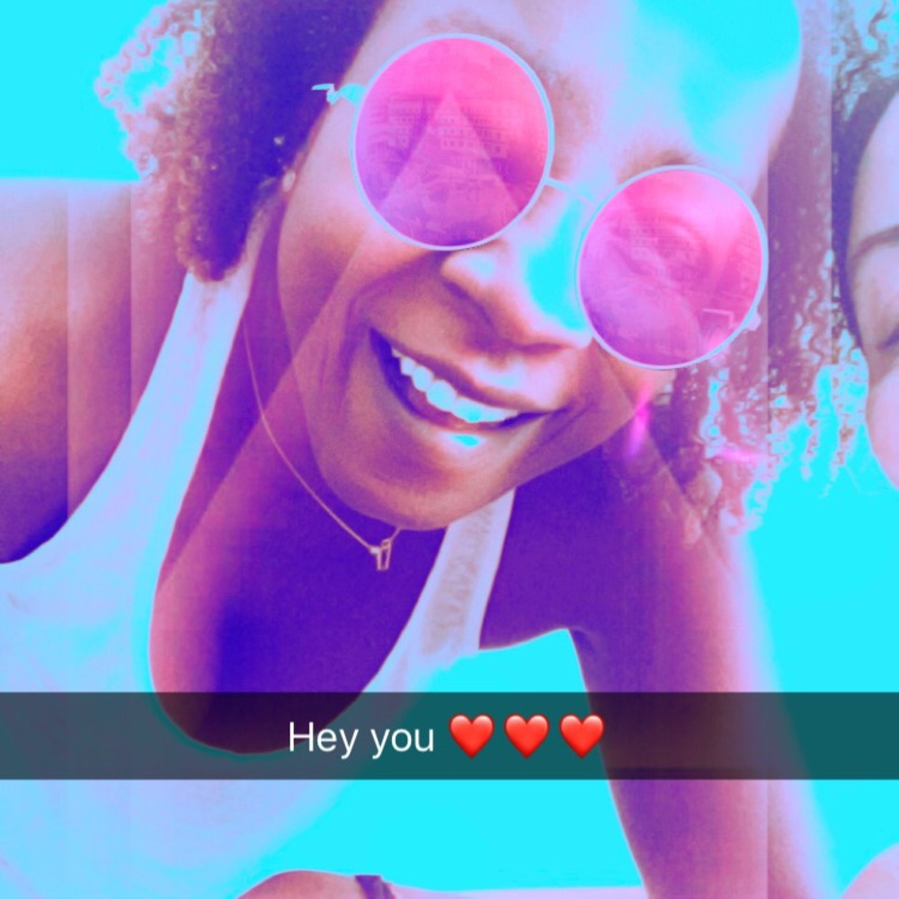 Meet your Posher, Mona