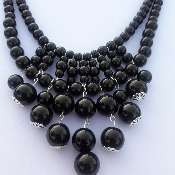 Handmade black beaded bib necklace and earrings - Picture 5 of 6
